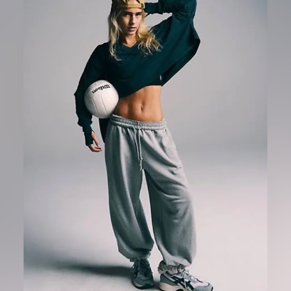 Free People Movement. Cropped L/S tee. 100% Cotton. Machine Wash. Black. LG. - Picture 3 of 6
